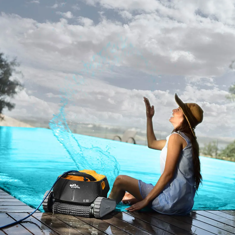 Robot piscine électrique Dolphin E30 – Nettoyage fond, parois et ligne d’eau – Filtration double niveau