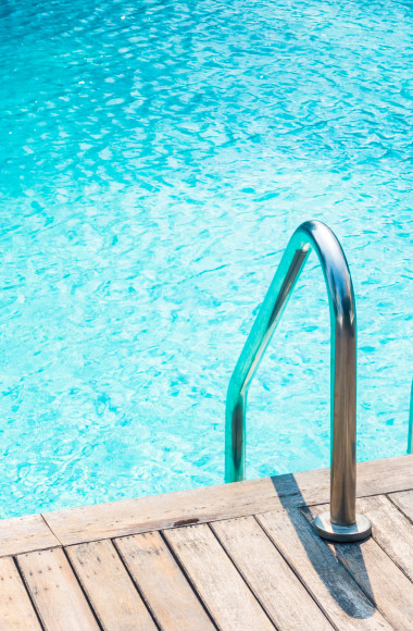 La remise en route de la piscine : guide pratique pour un été rafraîchissant
